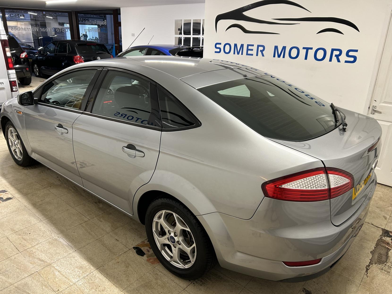 Ford Mondeo 1.8 TDCi Zetec Hatchback 5dr Diesel Manual (154 g/km, 123 bhp)