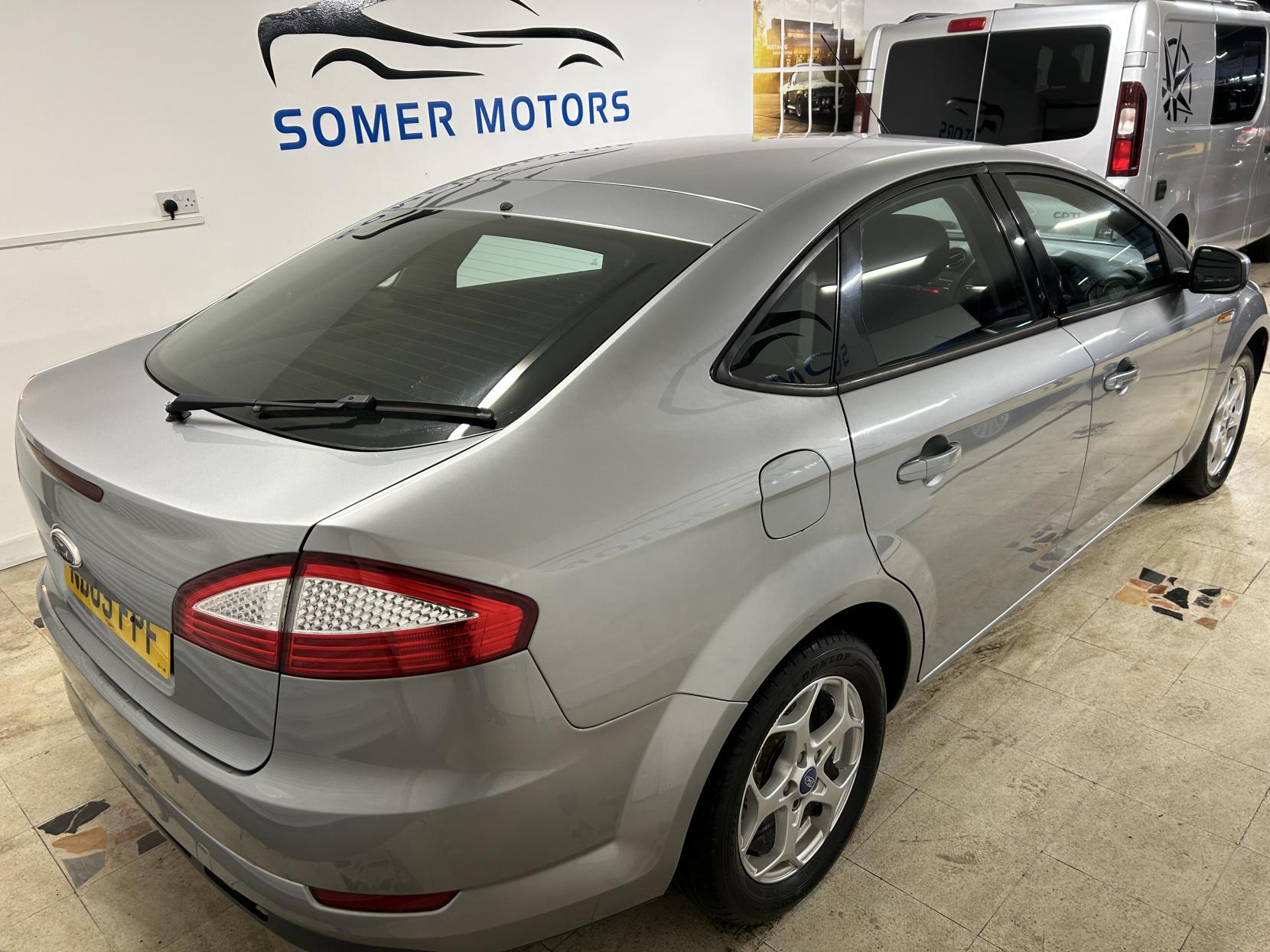 Ford Mondeo 1.8 TDCi Zetec Hatchback 5dr Diesel Manual (154 g/km, 123 bhp)