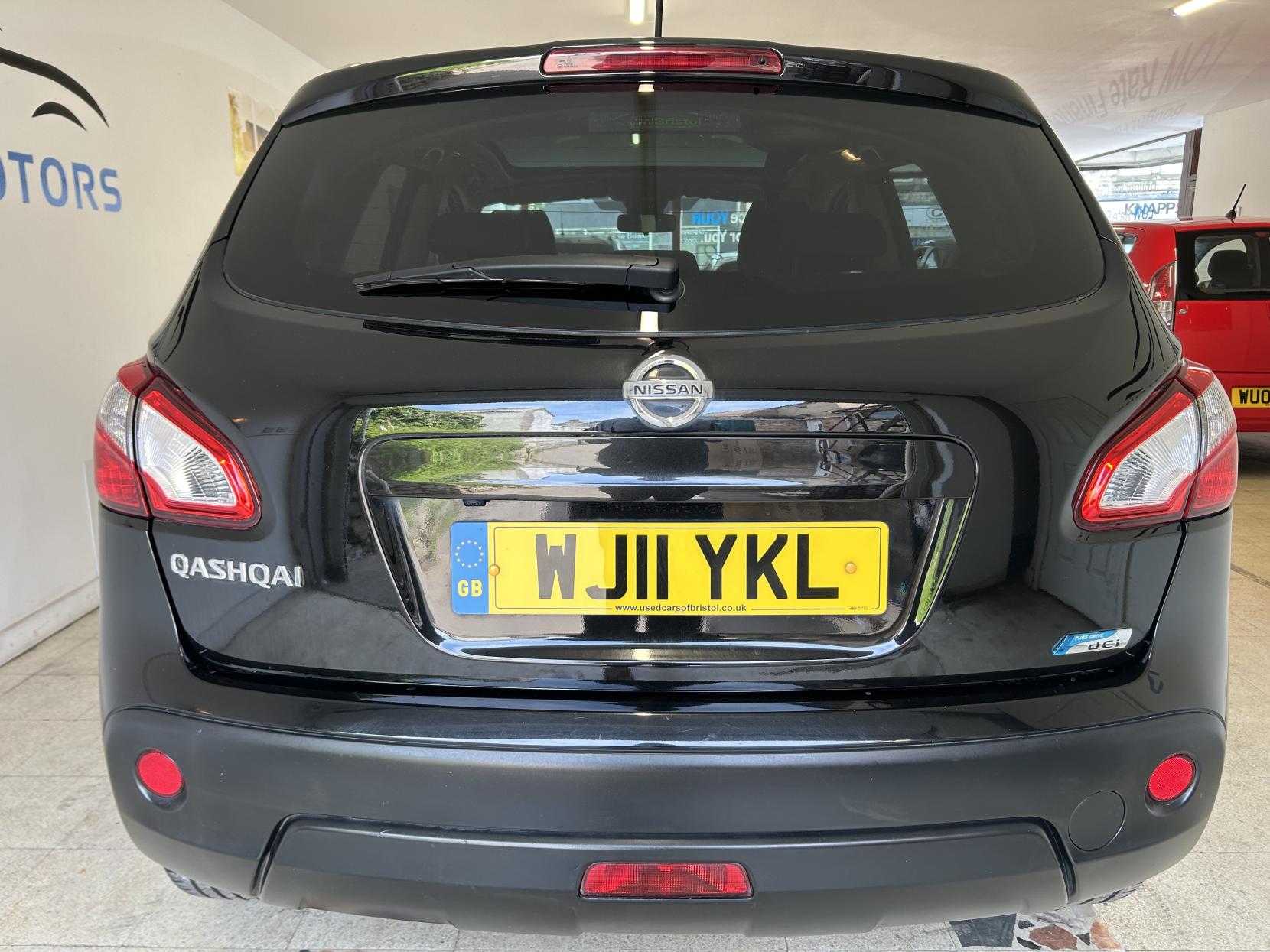 Nissan Qashqai 1.5 dCi n-tec SUV 5dr Diesel Manual 2WD Euro 5 (110 ps)