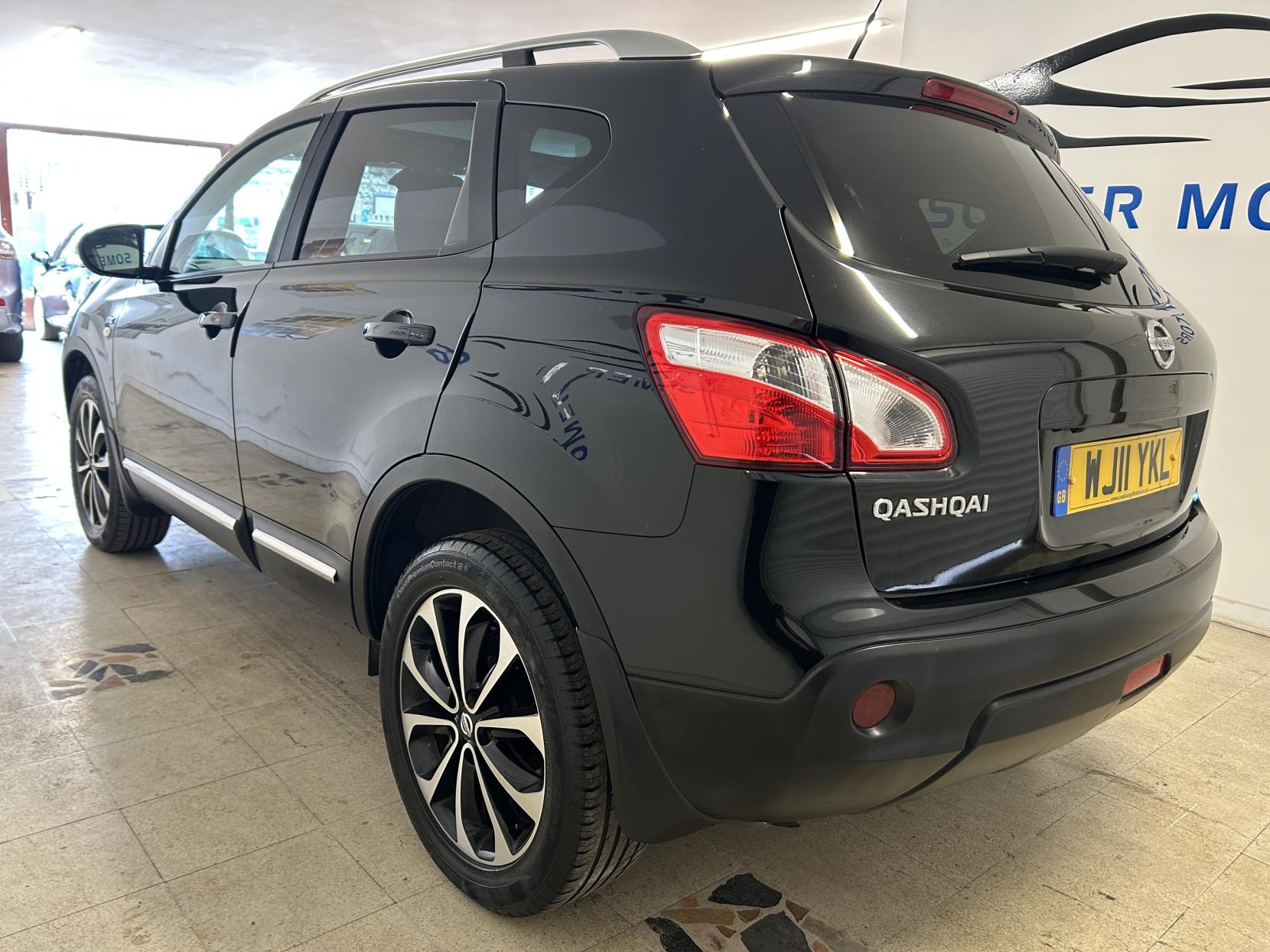 Nissan Qashqai 1.5 dCi n-tec SUV 5dr Diesel Manual 2WD Euro 5 (110 ps)