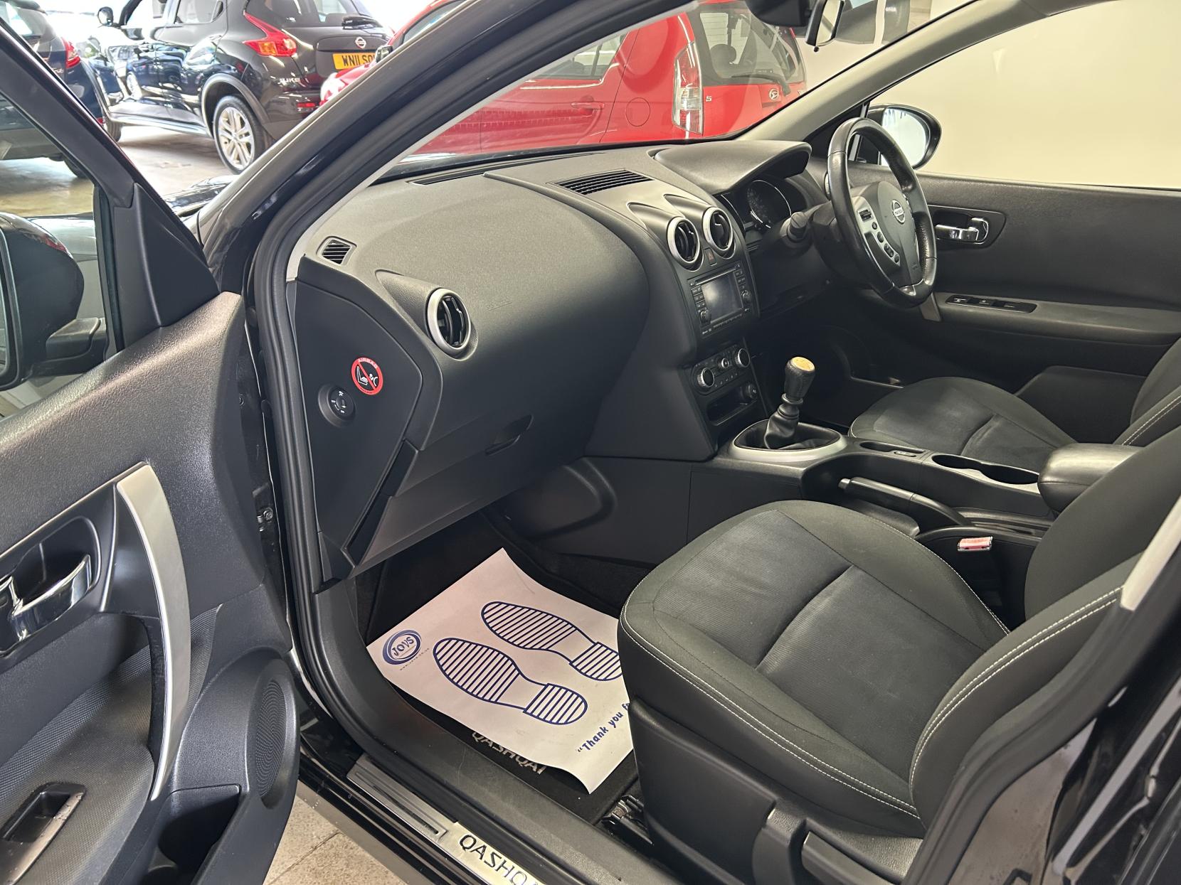 Nissan Qashqai 1.5 dCi n-tec SUV 5dr Diesel Manual 2WD Euro 5 (110 ps)