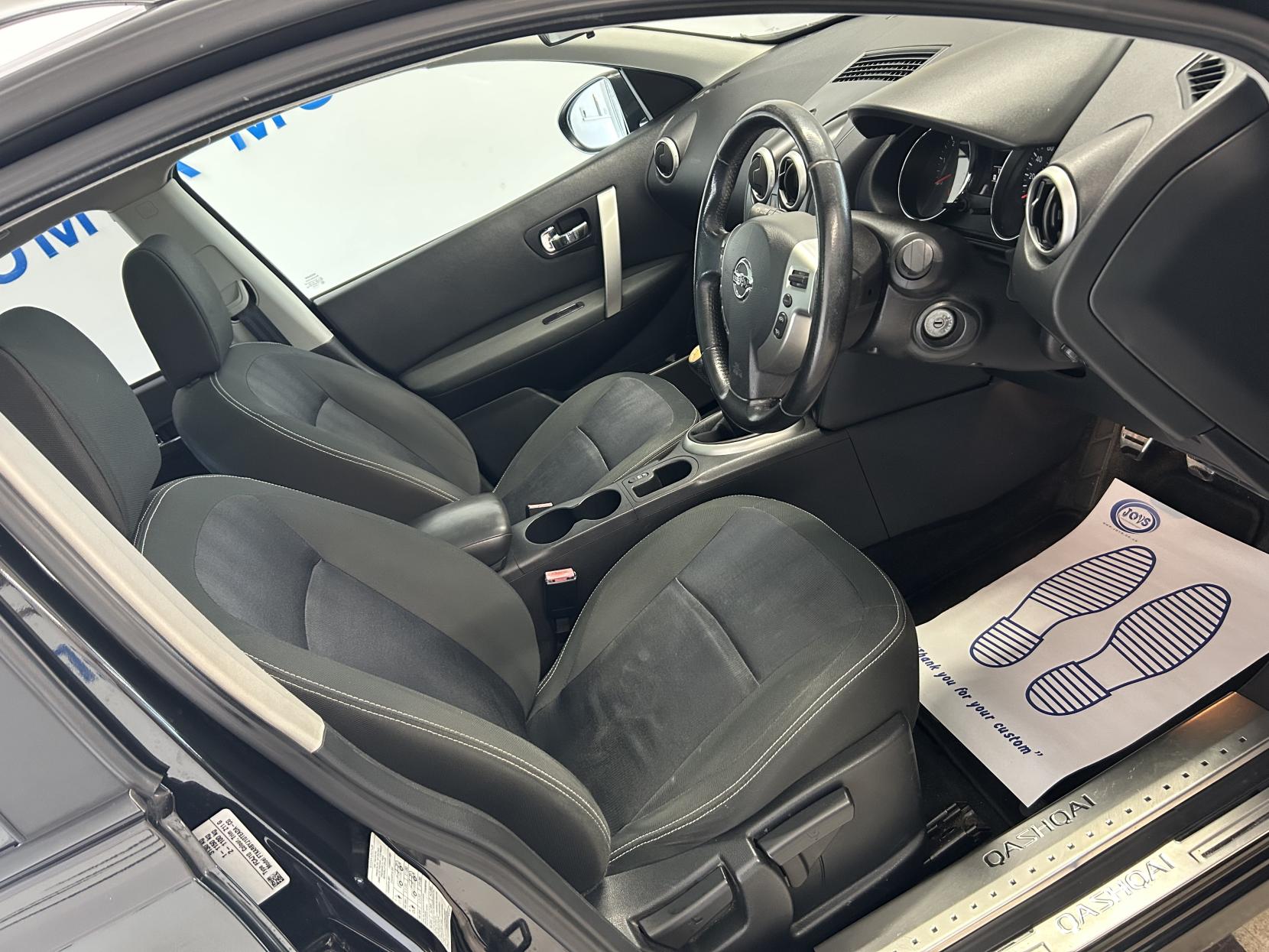 Nissan Qashqai 1.5 dCi n-tec SUV 5dr Diesel Manual 2WD Euro 5 (110 ps)