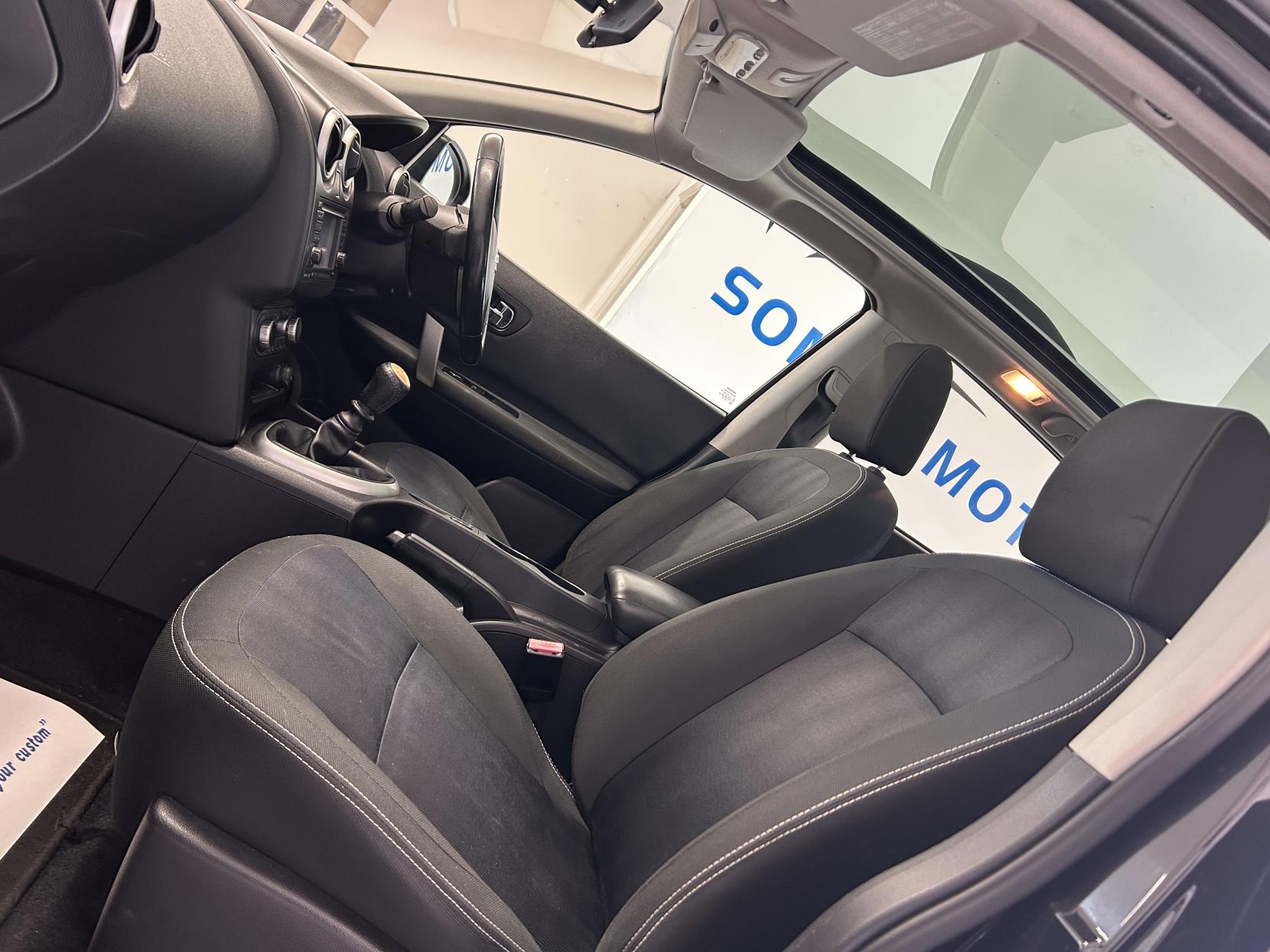 Nissan Qashqai 1.5 dCi n-tec SUV 5dr Diesel Manual 2WD Euro 5 (110 ps)