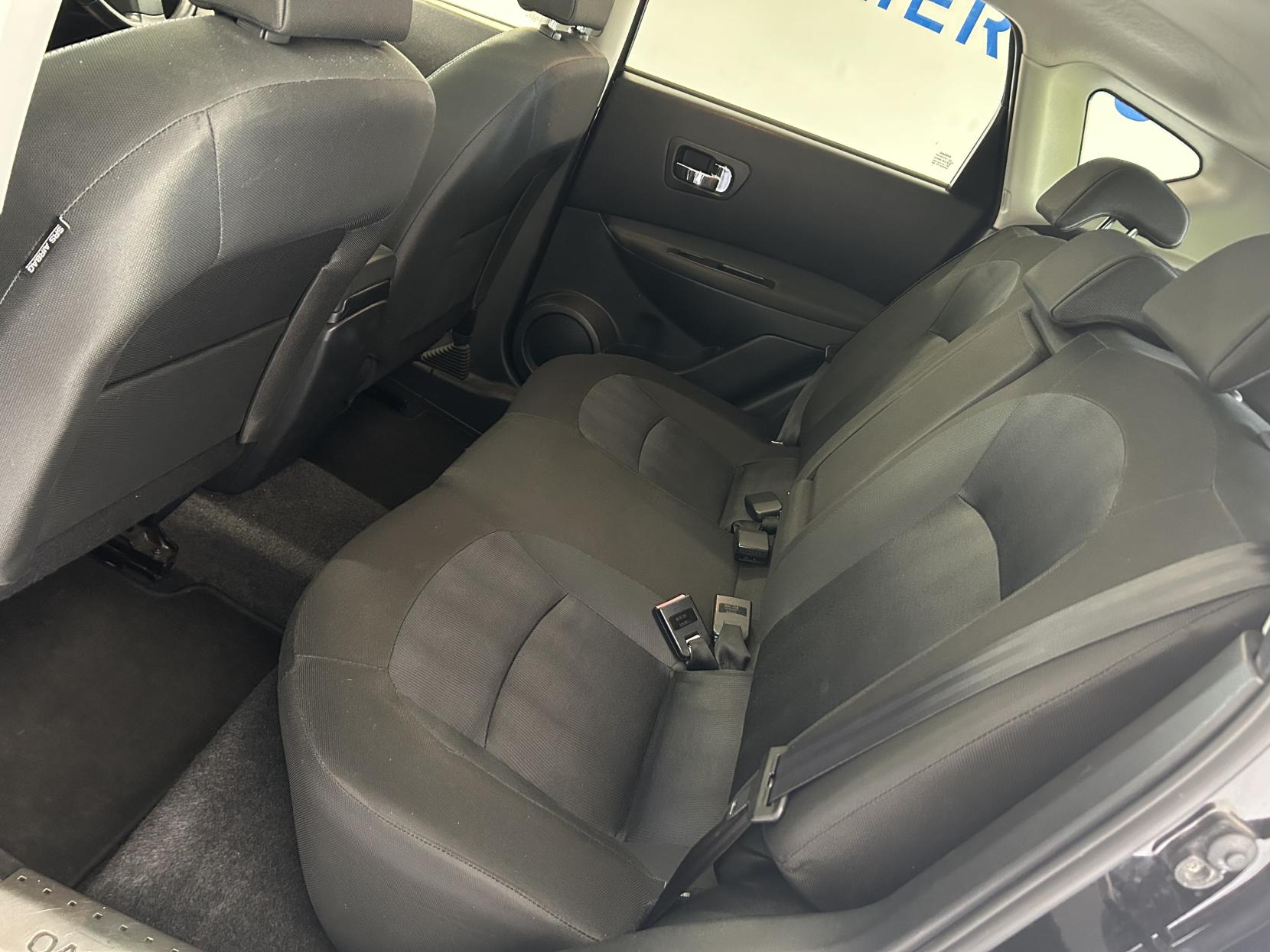 Nissan Qashqai 1.5 dCi n-tec SUV 5dr Diesel Manual 2WD Euro 5 (110 ps)