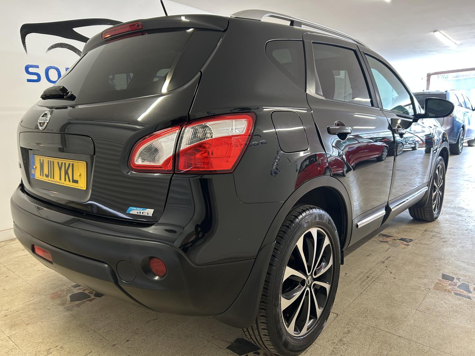 Nissan Qashqai 1.5 dCi n-tec SUV 5dr Diesel Manual 2WD Euro 5 (110 ps)