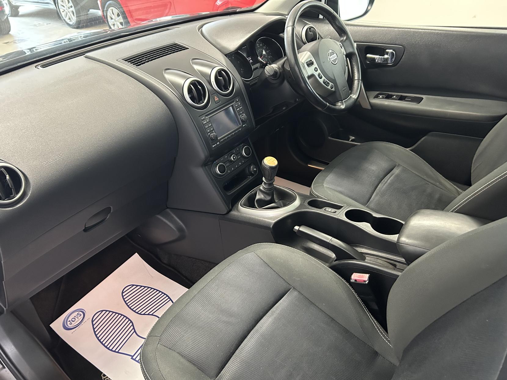 Nissan Qashqai 1.5 dCi n-tec SUV 5dr Diesel Manual 2WD Euro 5 (110 ps)