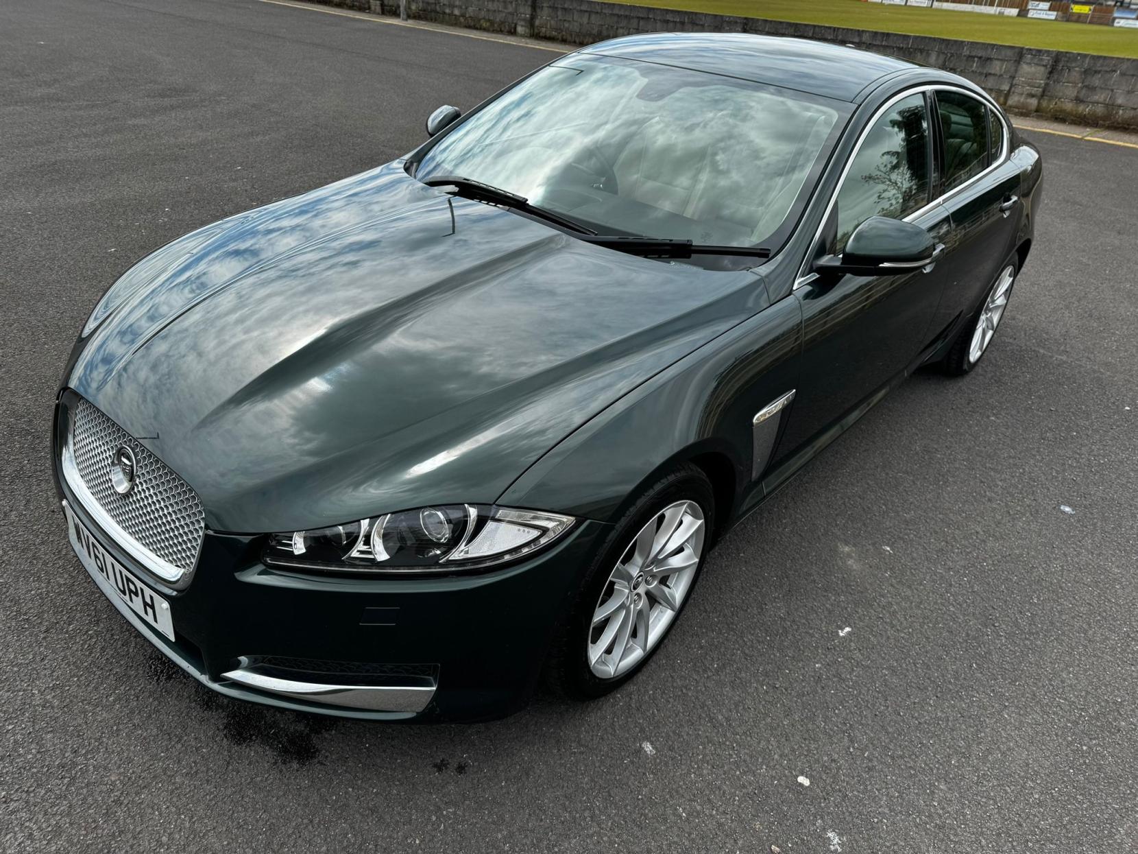 Jaguar XF 2.2d Premium Luxury Saloon 4dr Diesel Auto Euro 5 (s/s) (190 ps)