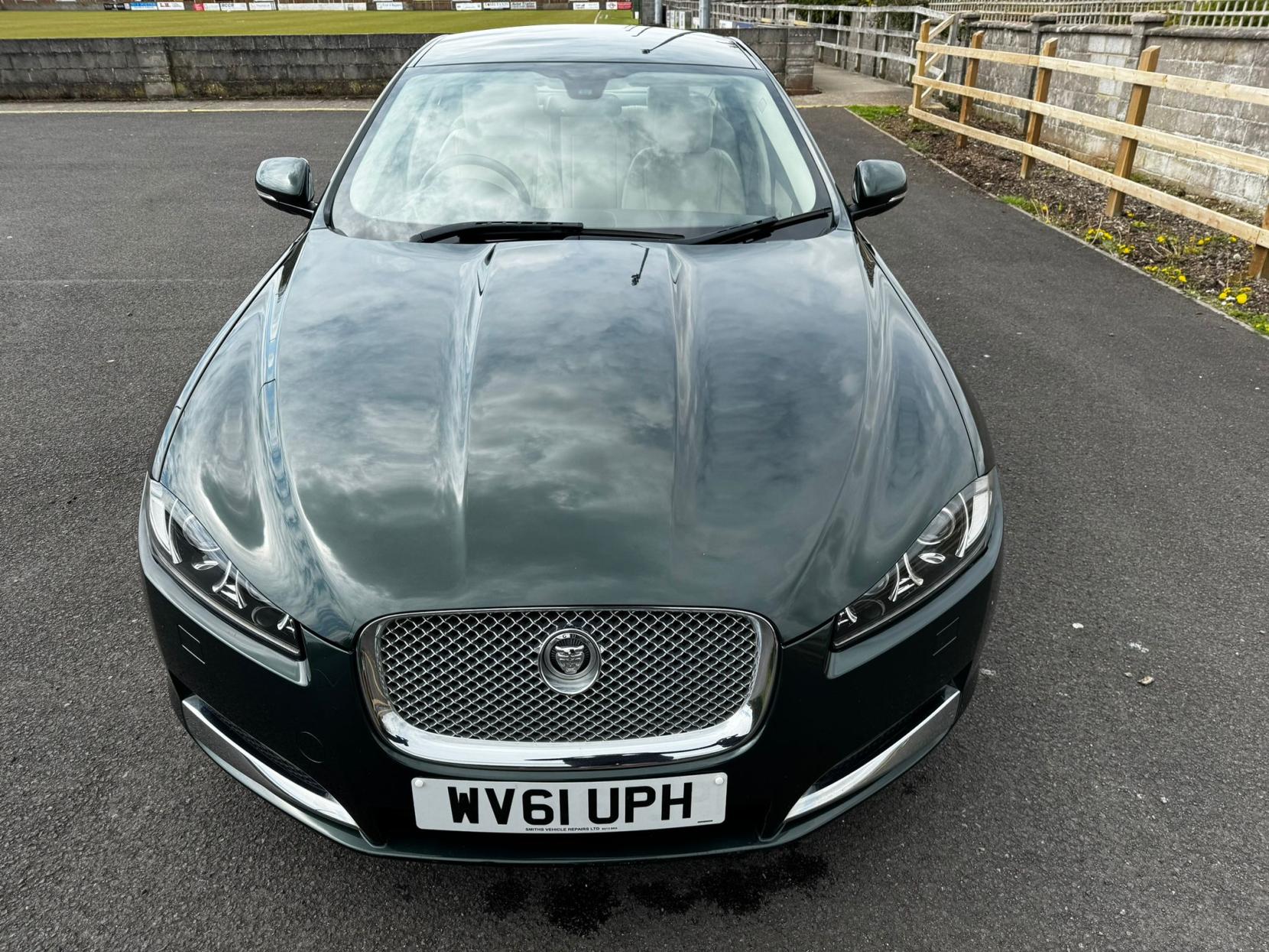 Jaguar XF 2.2d Premium Luxury Saloon 4dr Diesel Auto Euro 5 (s/s) (190 ps)