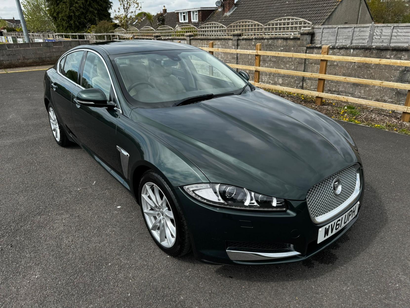 Jaguar XF 2.2d Premium Luxury Saloon 4dr Diesel Auto Euro 5 (s/s) (190 ps)