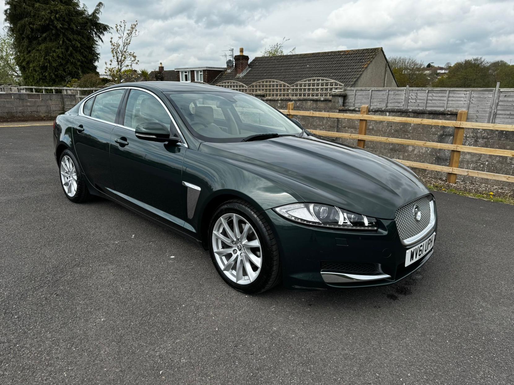 Jaguar XF 2.2d Premium Luxury Saloon 4dr Diesel Auto Euro 5 (s/s) (190 ps)