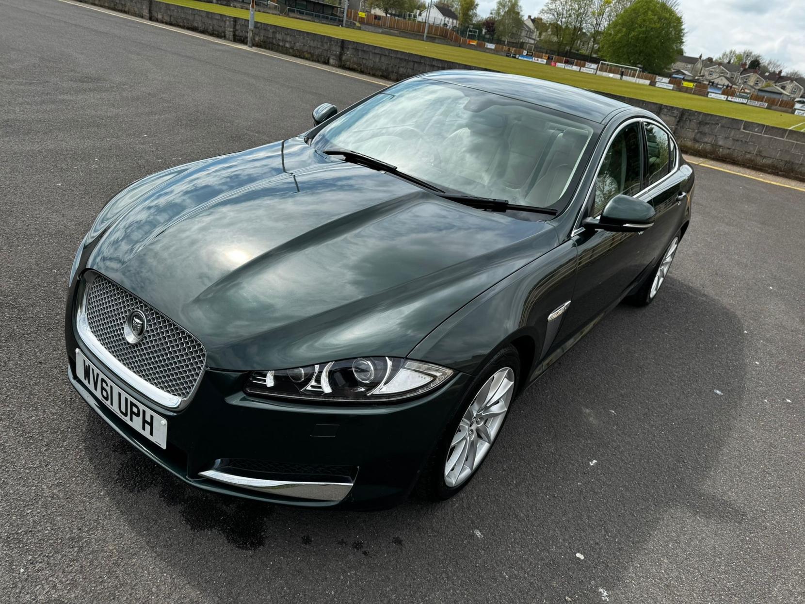 Jaguar XF 2.2d Premium Luxury Saloon 4dr Diesel Auto Euro 5 (s/s) (190 ps)