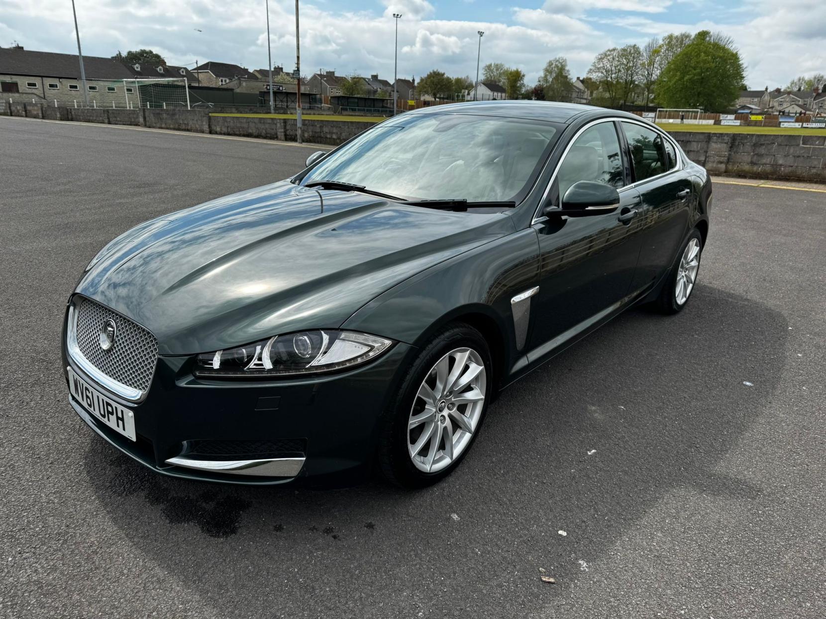 Jaguar XF 2.2d Premium Luxury Saloon 4dr Diesel Auto Euro 5 (s/s) (190 ps)