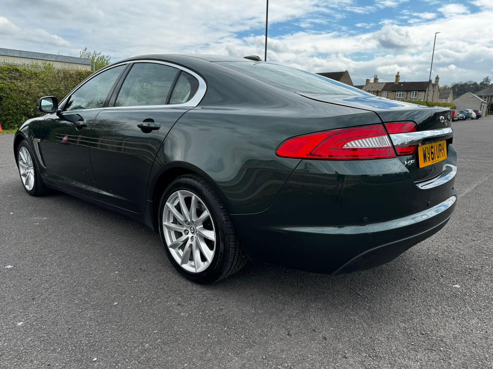 Jaguar XF 2.2d Premium Luxury Saloon 4dr Diesel Auto Euro 5 (s/s) (190 ps)